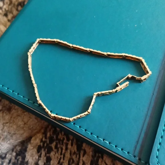 Elegant Gold Bracelet 10Kt Gold - Picture 4 of 6